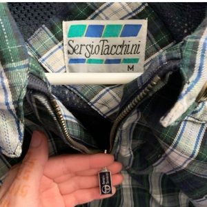 SIZE-M light jacket 2 pockets in the front.